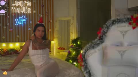 Leora online show from December 2025 05:21:01 PM