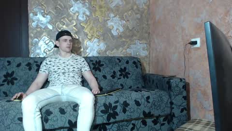 leoroman online show from December 2024 10:01:01 AM