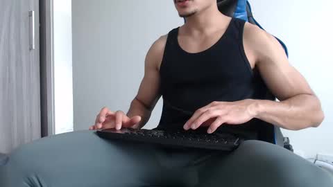 leostorm25 online show from April 2026 09:50:02 PM