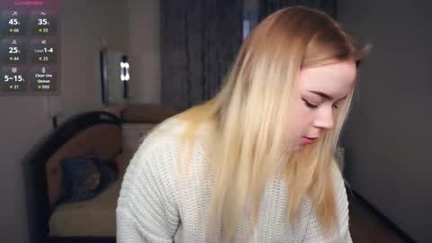 Hello everyone Im Lora Its my first day Were going to have fun together online show from October 2025 05:38:02 AM