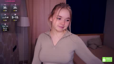 Hello everyone Im Lora Its my first day Were going to have fun together online show from October 2025 05:18:02 AM