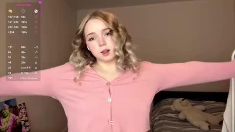 Hello everyone Im Lora Its my first day Were going to have fun together online show from March 2026 04:40:01 AM