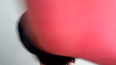 Snapshot of leoylola chatting on April 2026 04:35:02 PM Abril online show from April 2026 04:35:02 PM