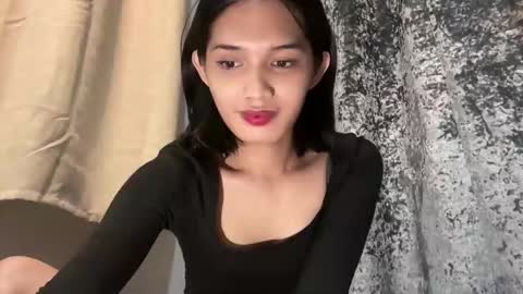 Snapshot of lesi_trisha chatting on February 2025 02:10:01 PM Trisha18 online show from February 2025 02:10:01 PM