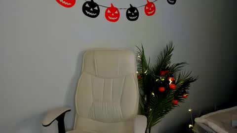 Snapshot of lesley_wins chatting on October 2025 04:10:02 AM Lesley online show from October 2025 04:10:02 AM