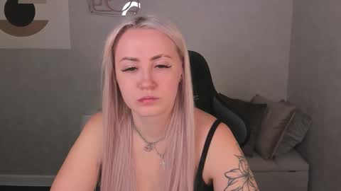 Snapshot of leslie_bell chatting on October 2025 02:11:01 AM Joyce online show from October 2025 02:11:01 AM