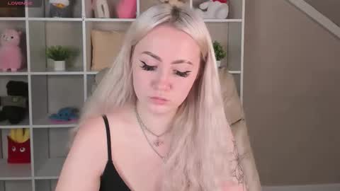 Snapshot of leslie_bell chatting on October 2025 02:41:02 AM Joyce online show from October 2025 02:41:02 AM