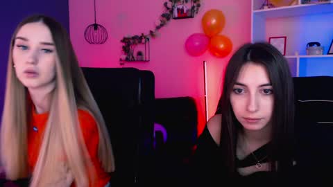 leslie_bird online show from April 2026 08:23:01 AM