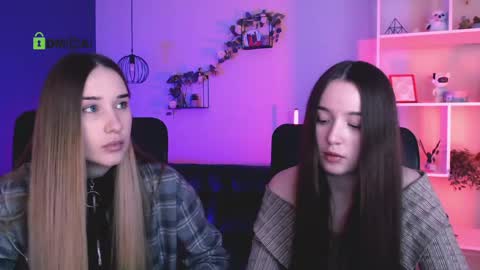 leslie_bird online show from April 2026 09:01:02 AM