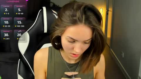 Snapshot of leslie_scottt chatting on June 2026 01:11:01 AM Leslie online show from June 2026 01:11:01 AM