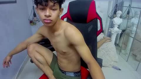 Snapshot of leslieanddrako chatting on October 2025 06:27:02 PM L E S L E Y AND D R A K O online show from October 2025 06:27:02 PM