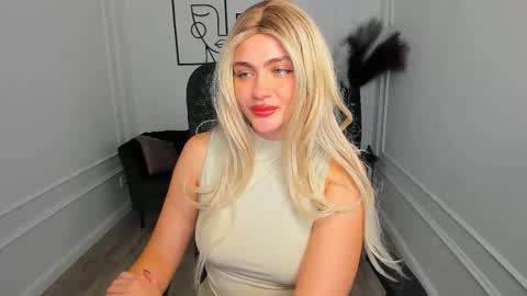 Snapshot of lesliemineg chatting on October 2025 08:17:01 PM lesliemineg online show from October 2025 08:17:01 PM