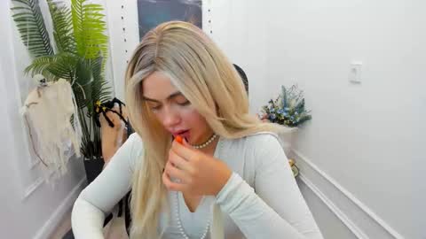 Snapshot of lesliemineg chatting on October 2025 07:58:02 PM lesliemineg online show from October 2025 07:58:02 PM