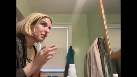 leslietheslut online show from September 2025 02:41:02 PM