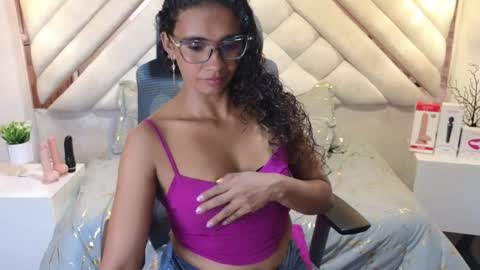 Lesly  online show from January 2025 11:26:01 PM