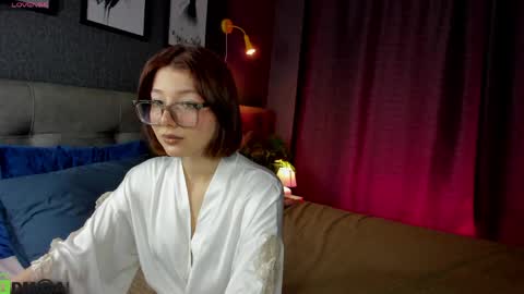 Lessi online show from April 2026 01:03:01 AM