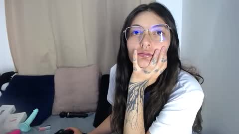 lessliee online show from April 2026 09:04:01 AM