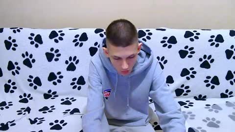 lester_broo online show from April 2026 08:17:01 PM