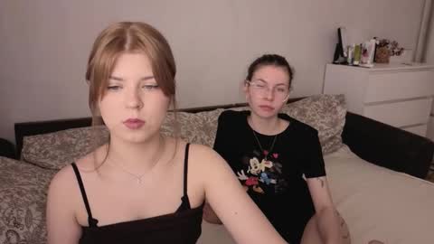 Snapshot of let_me_seee chatting on November 2025 01:12:02 PM Fiona online show from November 2025 01:12:02 PM