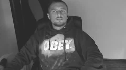 Snapshot of lev1ngston chatting on October 2025 12:28:01 PM lev1ngston online show from October 2025 12:28:01 PM