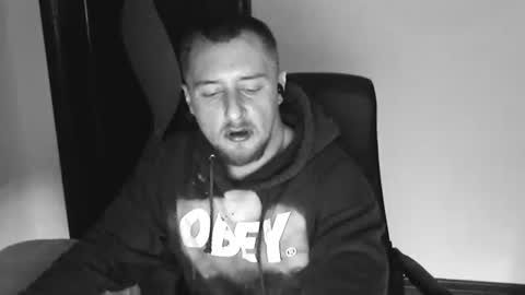 Snapshot of lev1ngston chatting on October 2025 10:47:02 PM lev1ngston online show from October 2025 10:47:02 PM