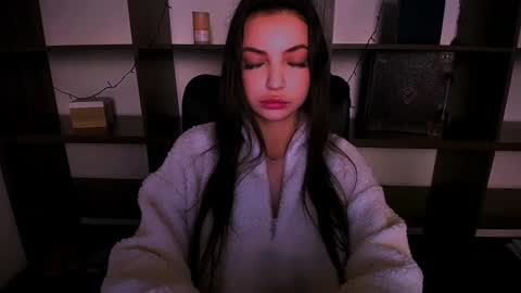 Alexia online show from December 2024 11:39:02 AM