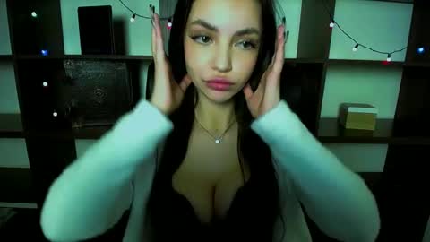 Alexia online show from January 2025 07:00:01 PM