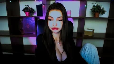 Alexia online show from February 2025 01:14:01 PM