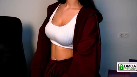 Alexia online show from October 2025 04:59:02 PM