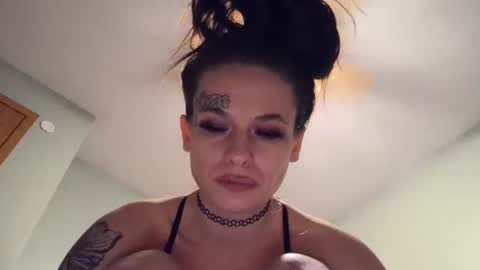 Snapshot of lexxisavagexxx chatting on December 2024 01:49:01 PM LexxiSavage online show from December 2024 01:49:01 PM
