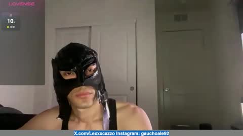 Snapshot of lexxxcazzo chatting on October 2025 09:09:02 AM Dromaeosaurex online show from October 2025 09:09:02 AM