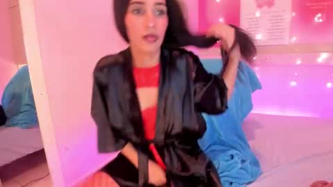 L I A  online show from October 2025 04:25:02 AM