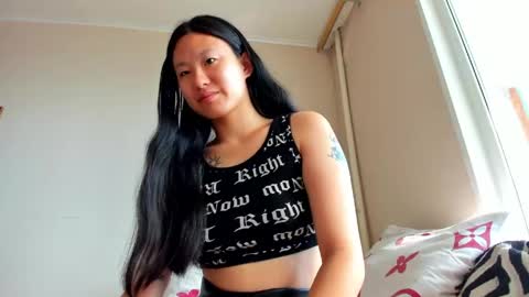 Snapshot of leyahanami chatting on June 2026 04:01:02 AM Leya online show from June 2026 04:01:02 AM