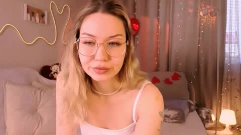 Lily online show from March 2026 04:40:01 AM