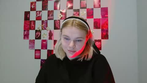 Leyla online show from November 2025 07:32:01 AM