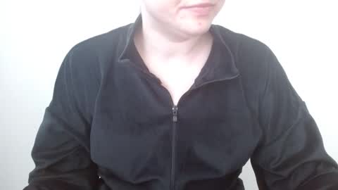 Snapshot of leyla_le chatting on May 2026 04:42:02 AM Leyla online show from May 2026 04:42:02 AM