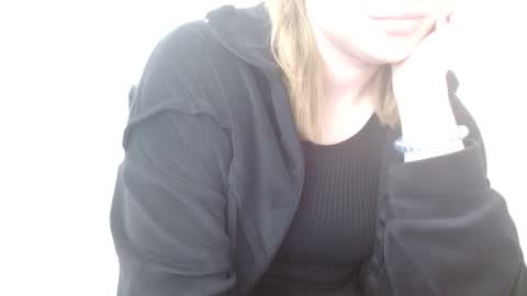 Snapshot of leyla_le chatting on May 2026 05:46:02 AM Leyla online show from May 2026 05:46:02 AM
