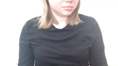 Snapshot of leyla_le chatting on May 2026 06:11:01 AM Leyla online show from May 2026 06:11:01 AM