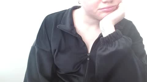 Snapshot of leyla_le chatting on May 2026 06:53:02 AM Leyla online show from May 2026 06:53:02 AM