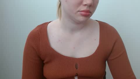 Snapshot of leyla_le chatting on June 2026 06:19:02 AM Leyla online show from June 2026 06:19:02 AM