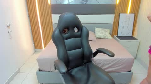   online show from September 2025 01:03:01 PM