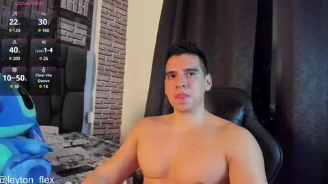 Snapshot of leyton_flexx chatting on February 2025 12:19:02 AM L E Y T O N online show from February 2025 12:19:02 AM