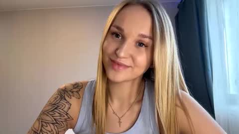 Mia online show from November 2025 11:29:01 AM