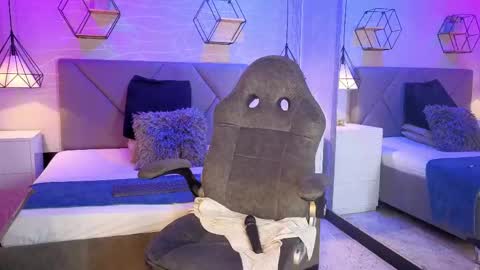 lhiam online show from April 2026 09:50:02 PM