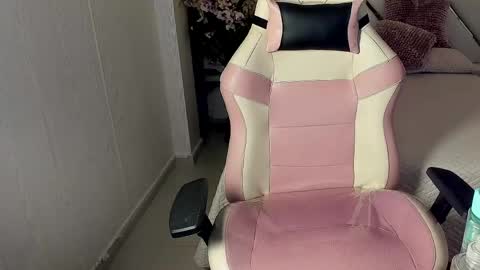 Lia  online show from April 2026 12:11:02 PM