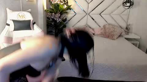 Lia  online show from April 2026 07:40:02 PM