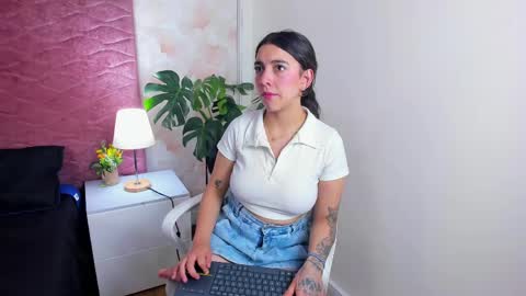 Lia online show from April 2026 08:21:01 PM