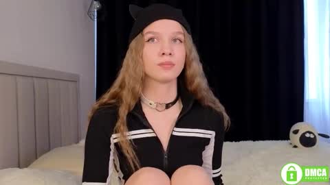 Lia  online show from October 2025 10:14:01 AM