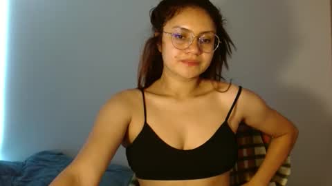 Snapshot of lia_miracle chatting on May 2026 08:40:02 PM lia_miracle online show from May 2026 08:40:02 PM