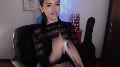 Laura online show from December 2024 04:11:01 AM